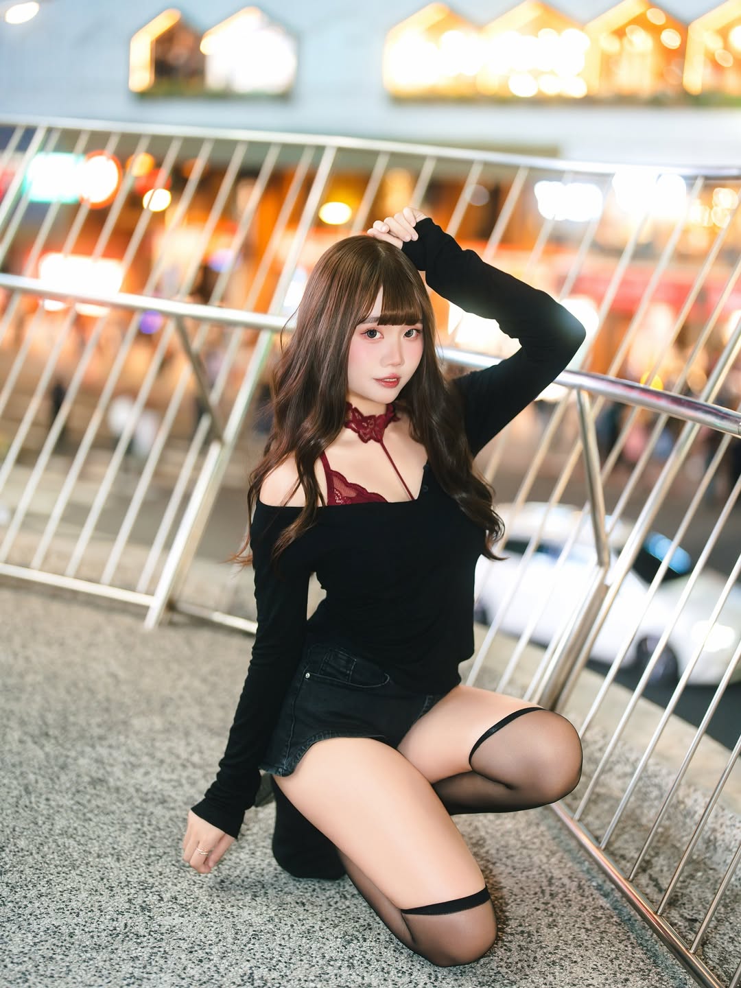 【正妹】语乔黑丝高跟鞋夜景街拍，夜色美景想入非非！