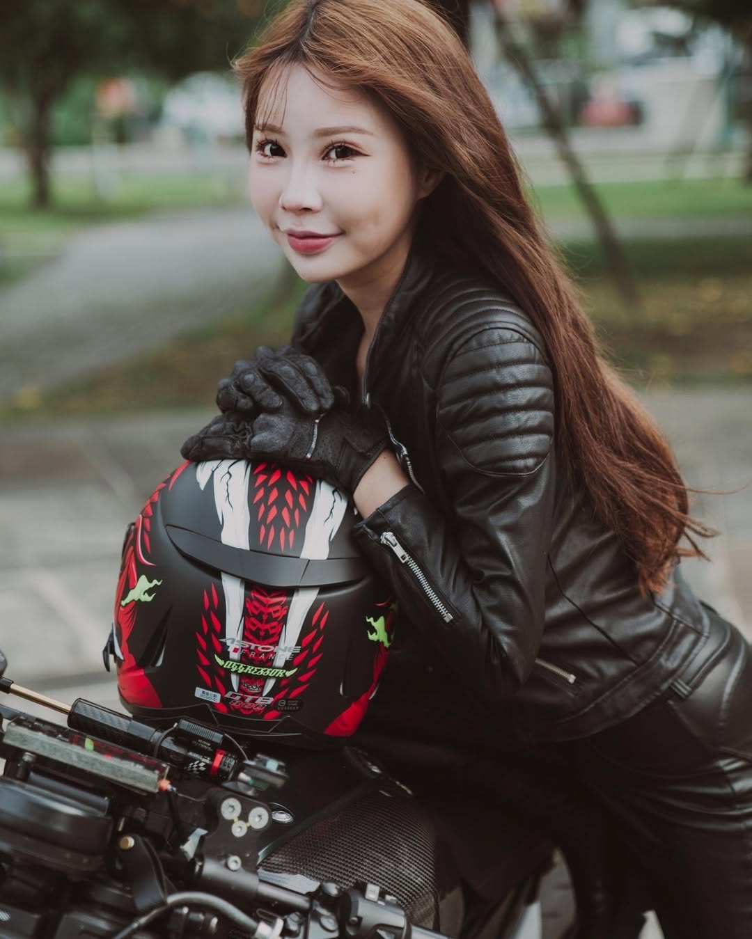 【正妹】艾妃Aifei机车女神火辣美照，这画面太美我不敢看！