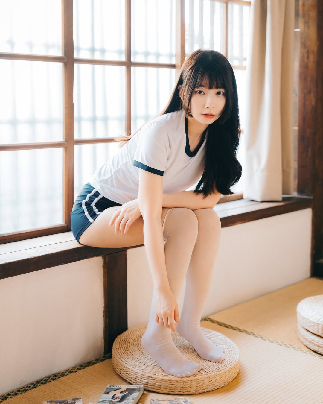 【正妹】陈QQ白丝日本体操服写真，一种轻柔的日常！