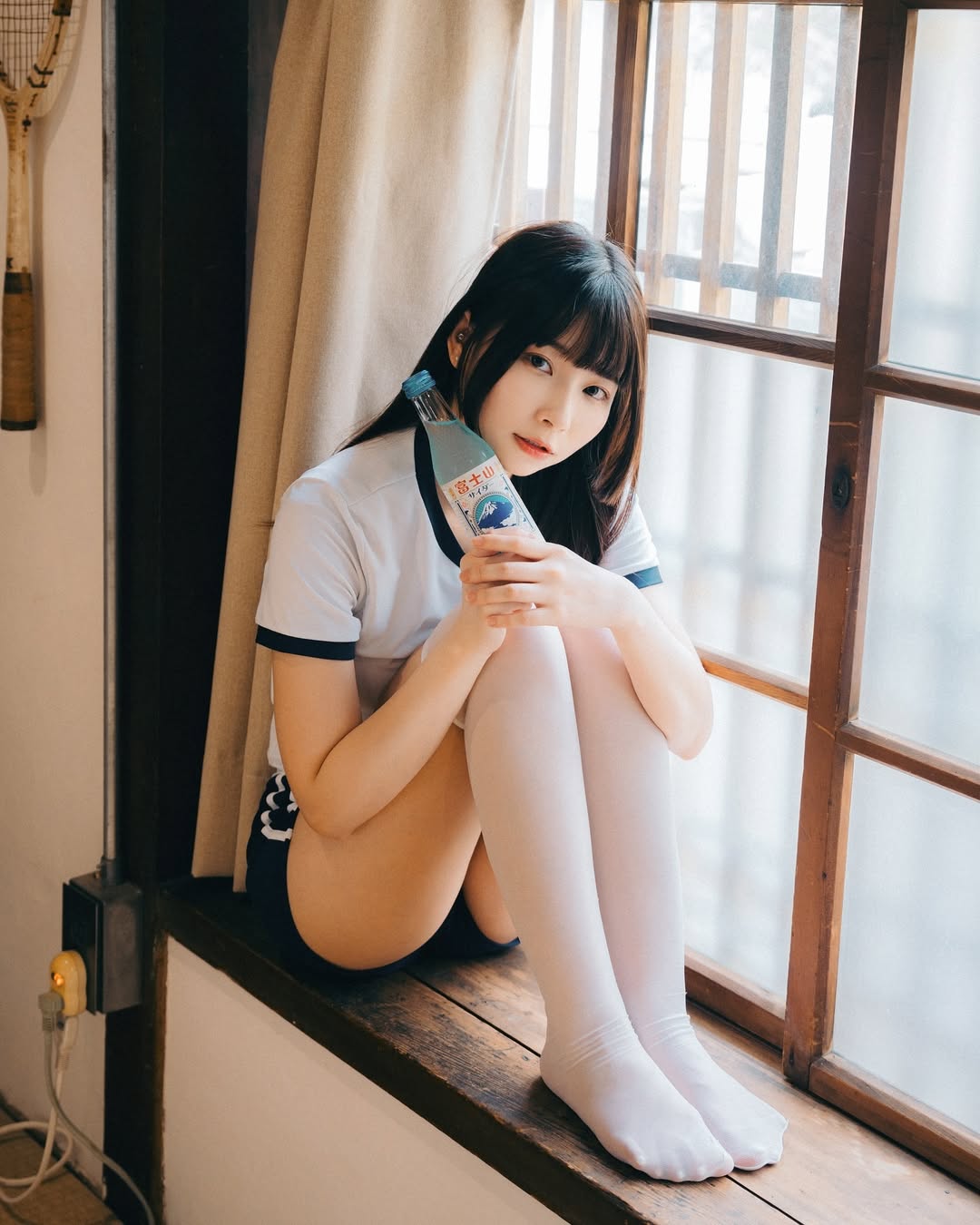 【正妹】陈QQ白丝日本体操服写真，一种轻柔的日常！