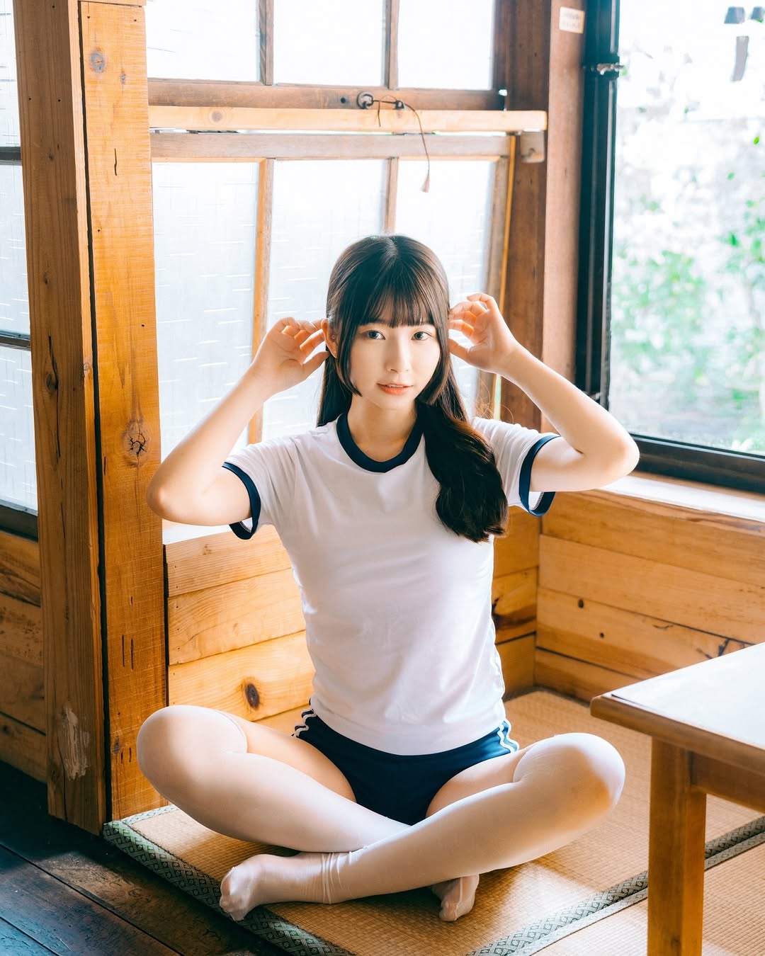 【正妹】陈QQ白丝日本体操服写真，一种轻柔的日常！