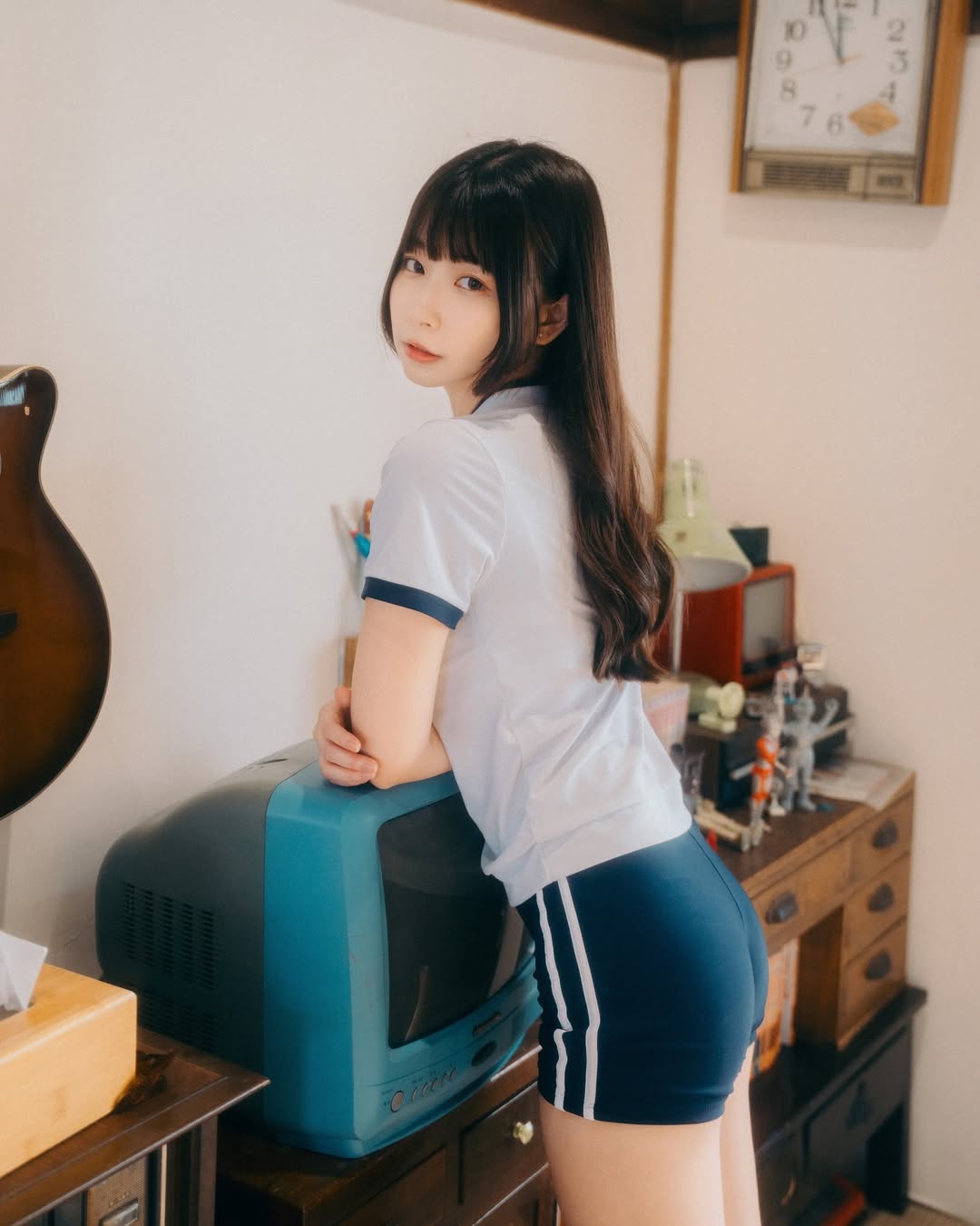 【正妹】陈QQ白丝日本体操服写真，一种轻柔的日常！