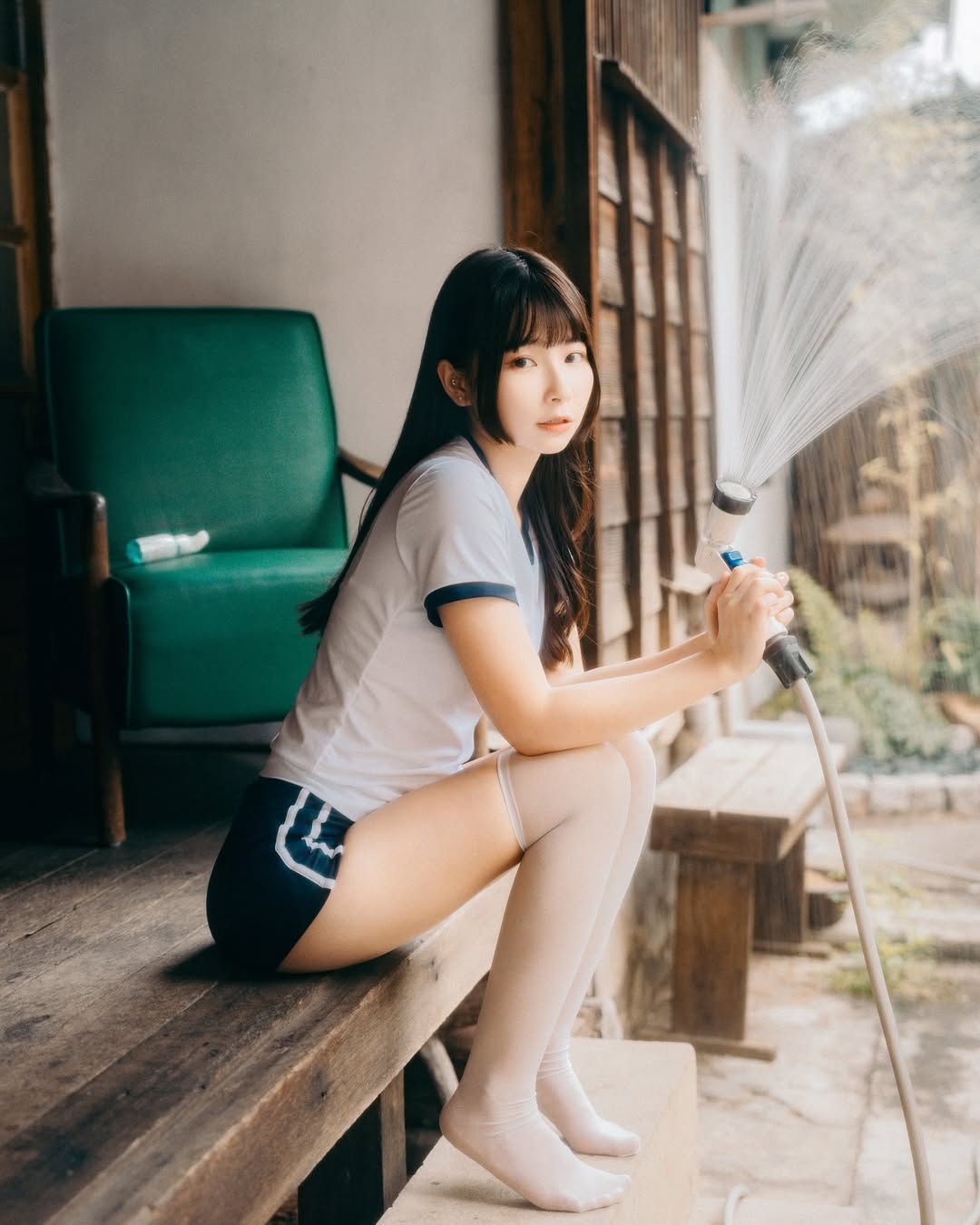 【正妹】陈QQ白丝日本体操服写真，一种轻柔的日常！