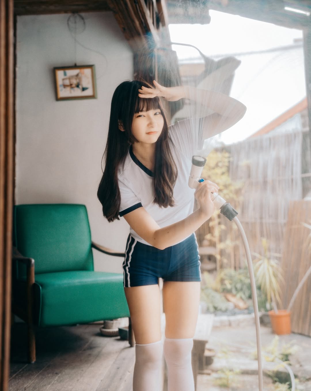 【正妹】陈QQ白丝日本体操服写真，一种轻柔的日常！