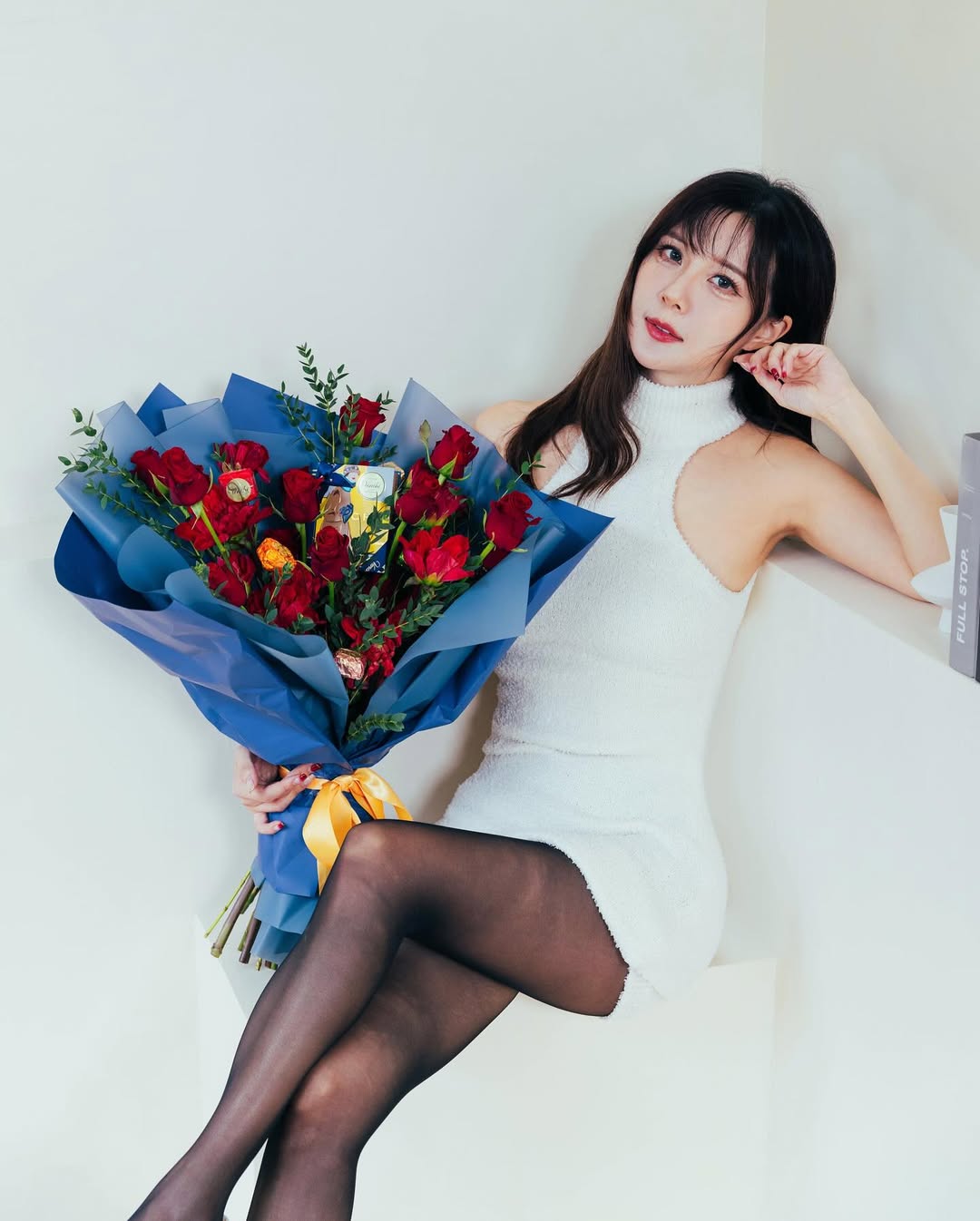 【正妹】羽晴Min 黑丝搭配针织连衣裙，美照一种新的美学表达！