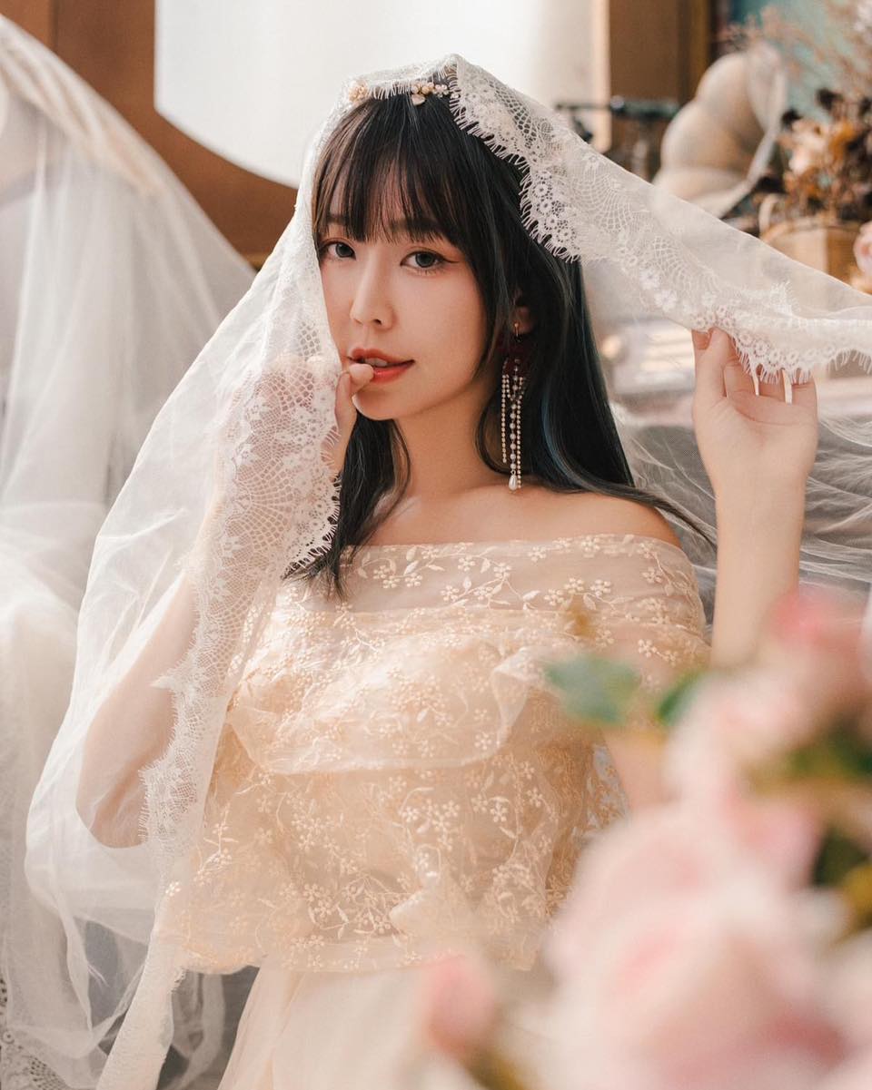 【正妹】希希CC 婚纱礼服美照，出场就是亮丽的风景！