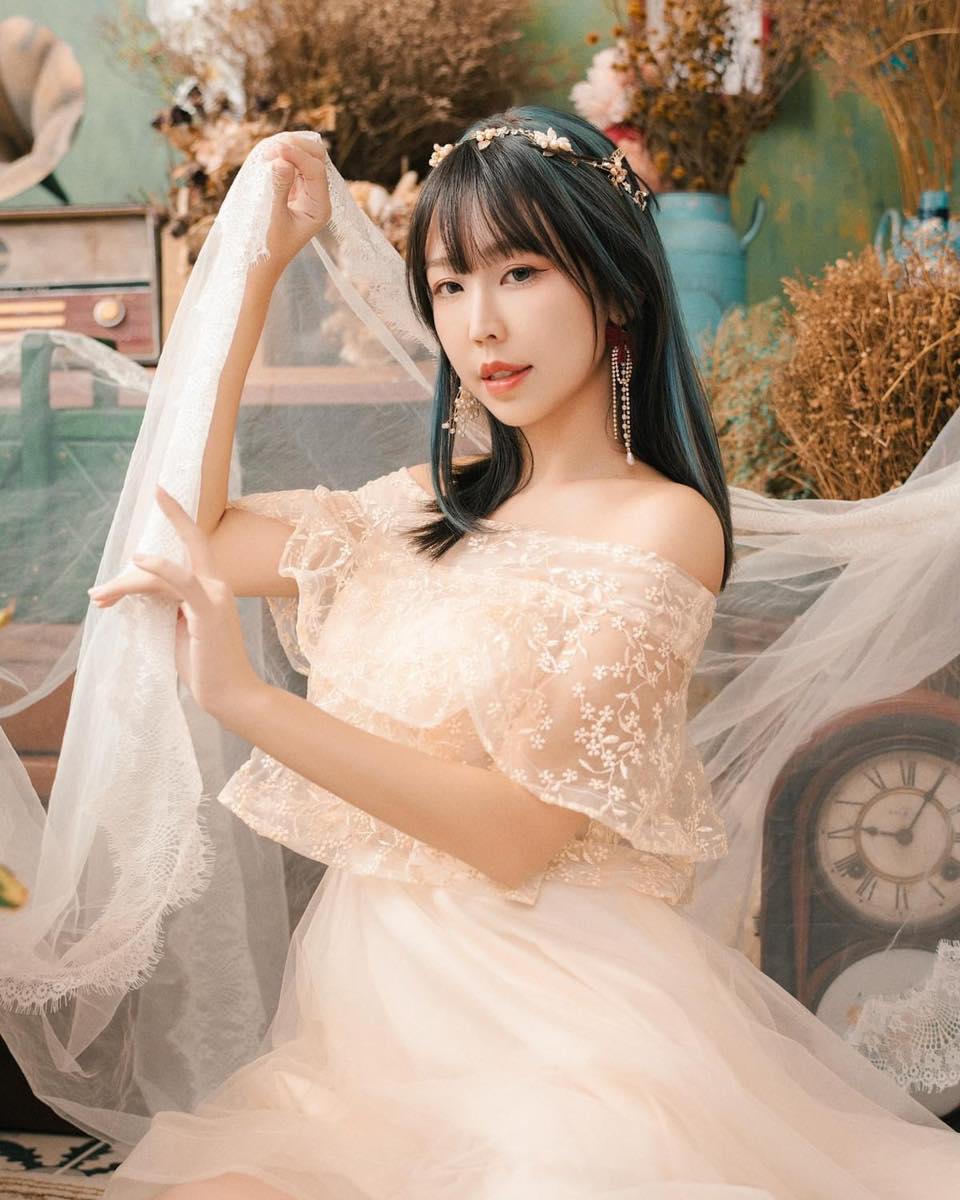 【正妹】希希CC 婚纱礼服美照，出场就是亮丽的风景！