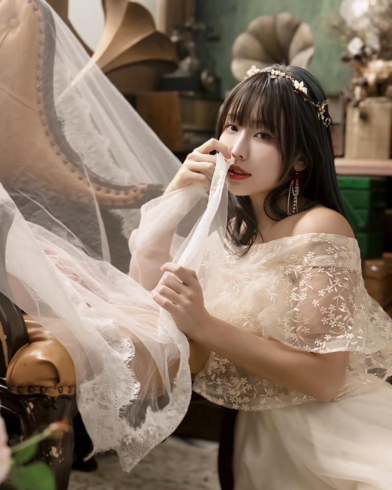 【正妹】希希CC 婚纱礼服美照，出场就是亮丽的风景！