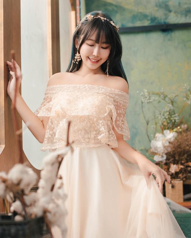 【正妹】希希CC 婚纱礼服美照，出场就是亮丽的风景！