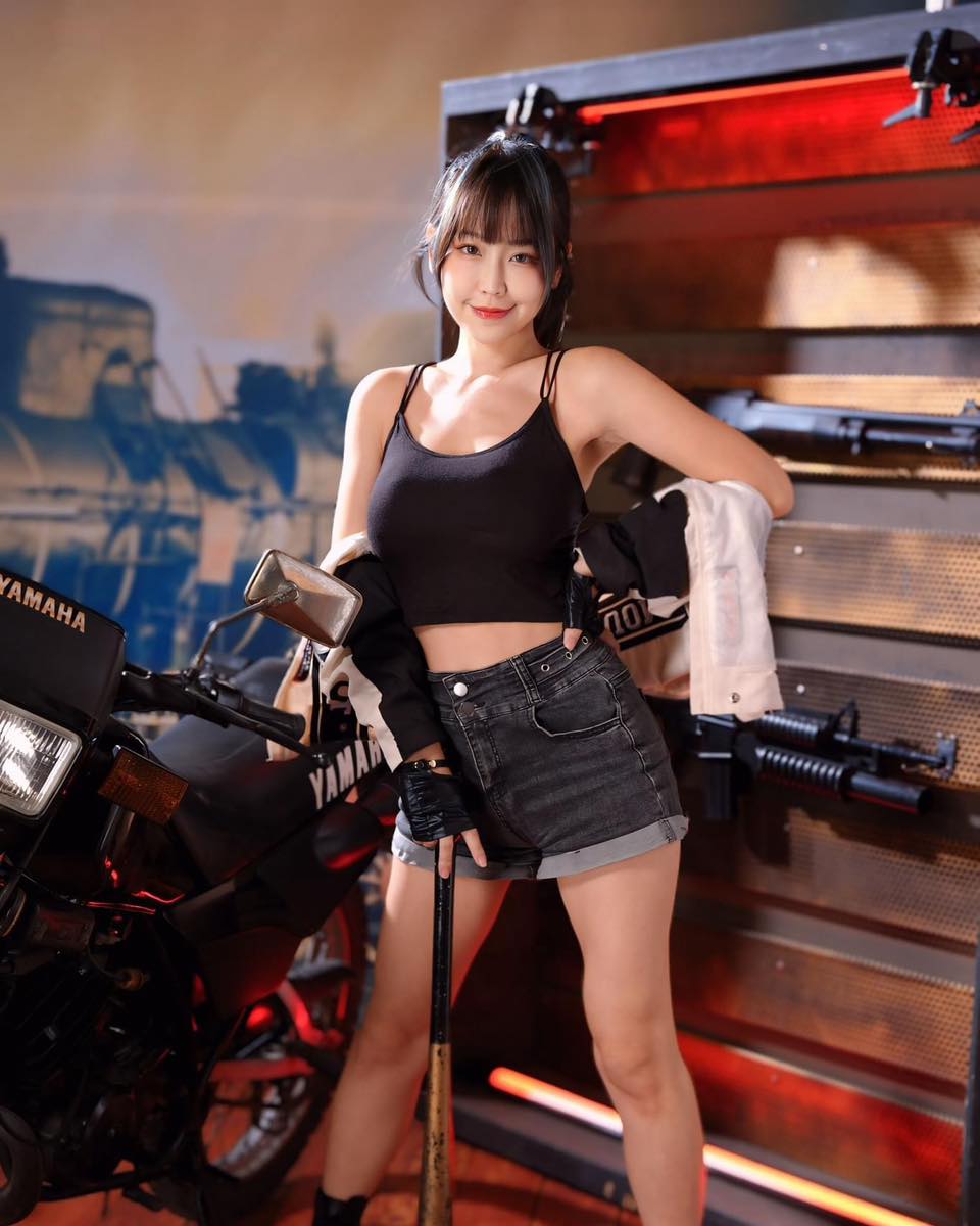 【正妹】希希CC 机车女王性感出境，神秘而不冷淡！