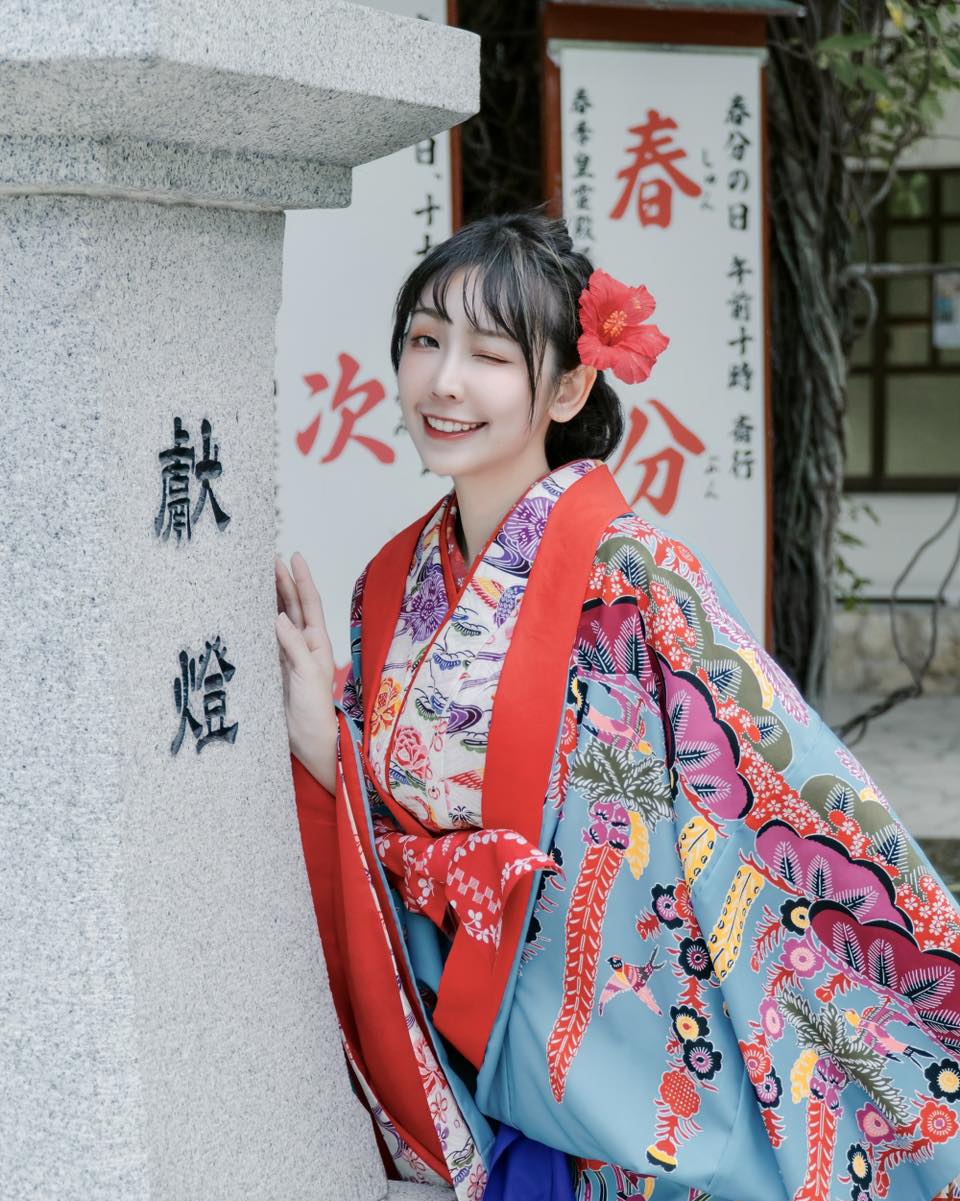 【正妹】希希CC 冲绳和服美照，微笑真正的吸引力！