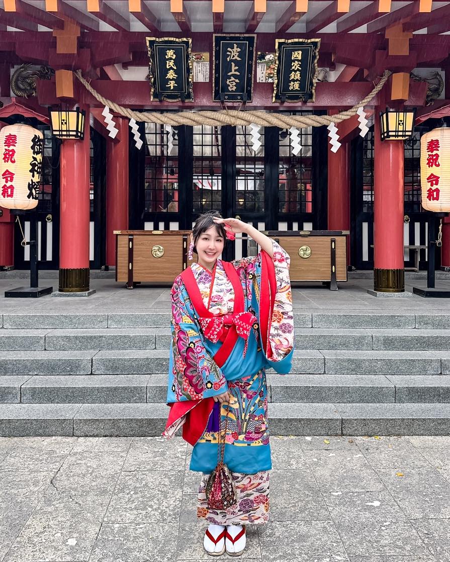 【正妹】希希CC 冲绳和服美照，微笑真正的吸引力！