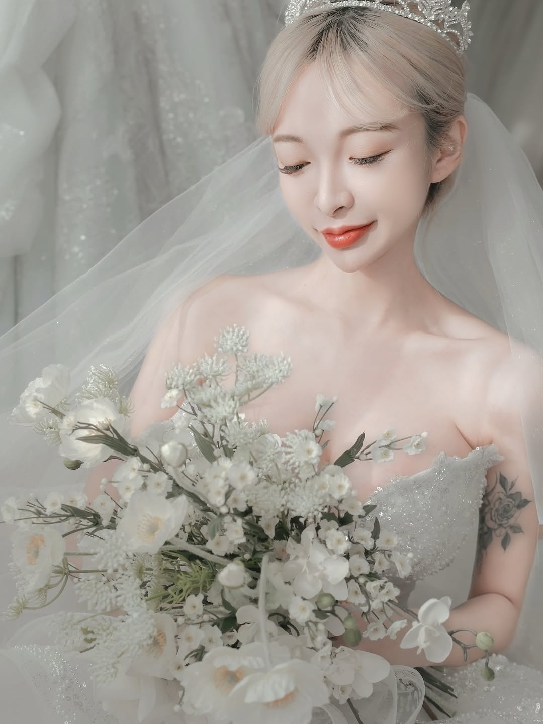 【正妹】岚芯语绝美婚纱照惊艳亮相，甜美与性感并存！