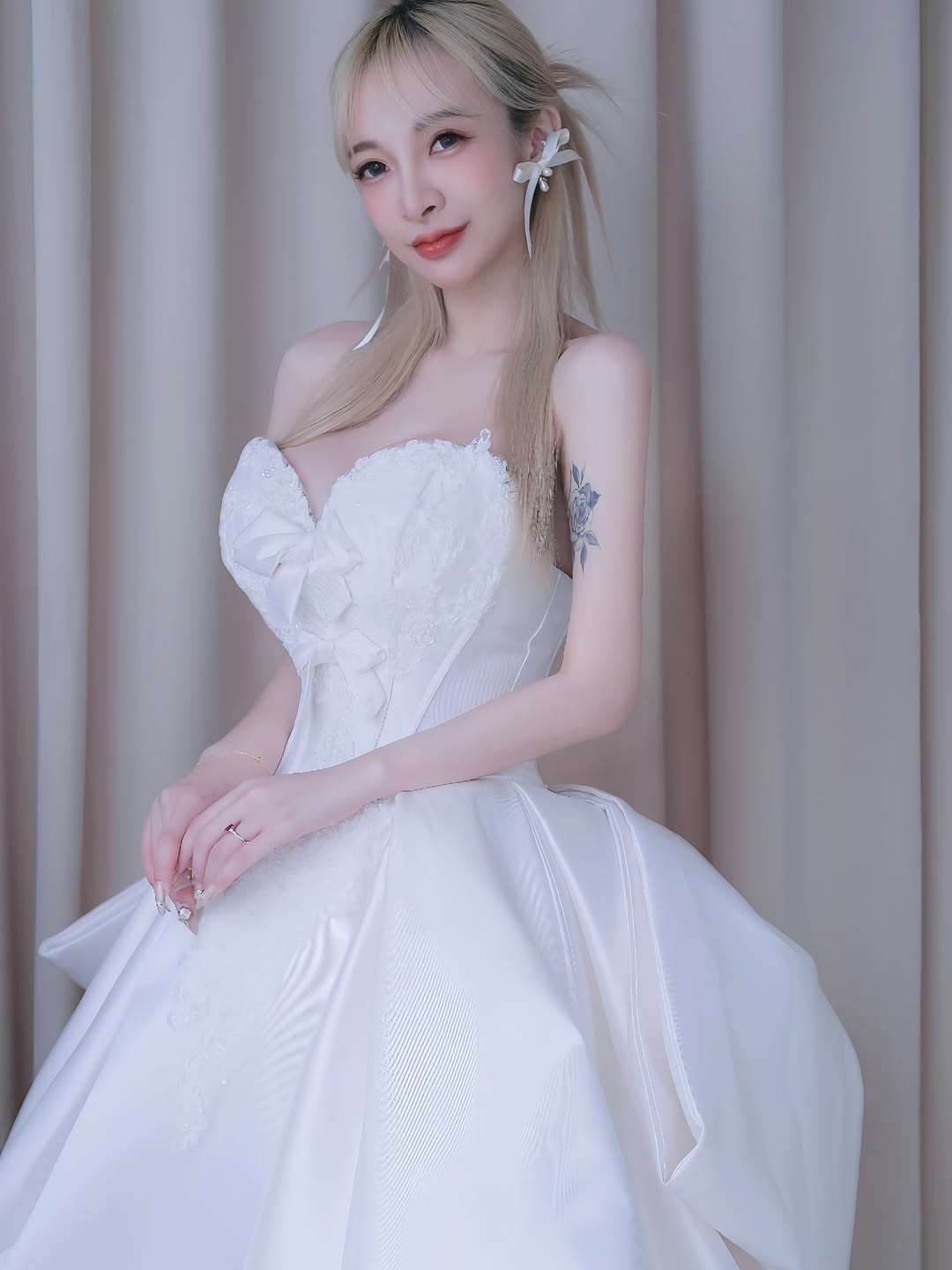 【正妹】岚芯语绝美婚纱照惊艳亮相，甜美与性感并存！