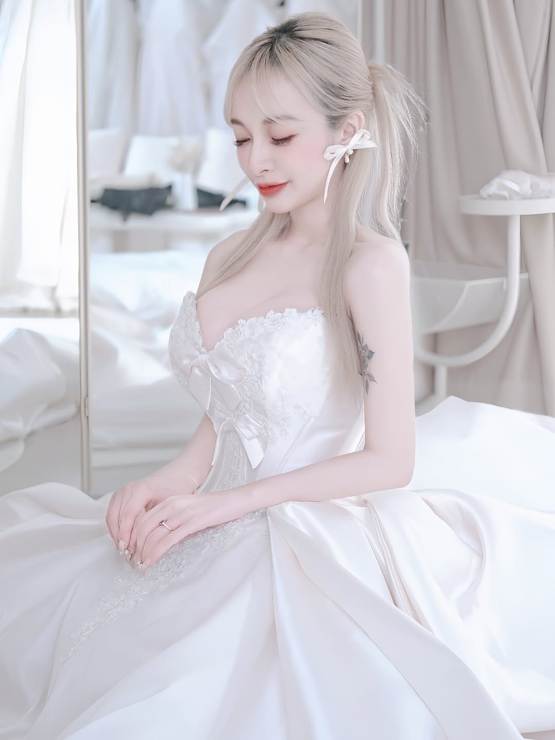 【正妹】岚芯语绝美婚纱照惊艳亮相，甜美与性感并存！