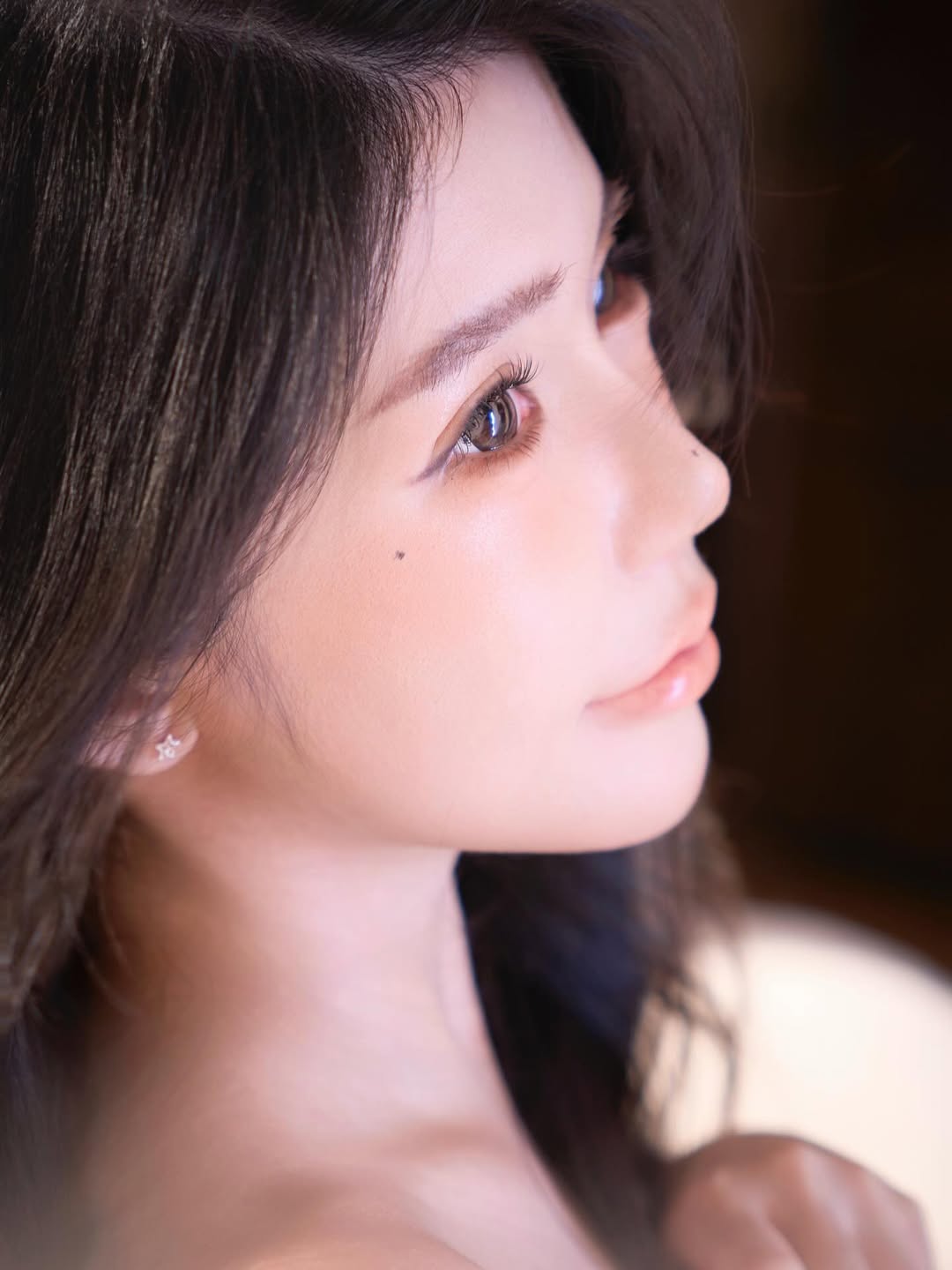 【正妹】茵茵毛毯裙写真，性感的样子还露出引人遐想！