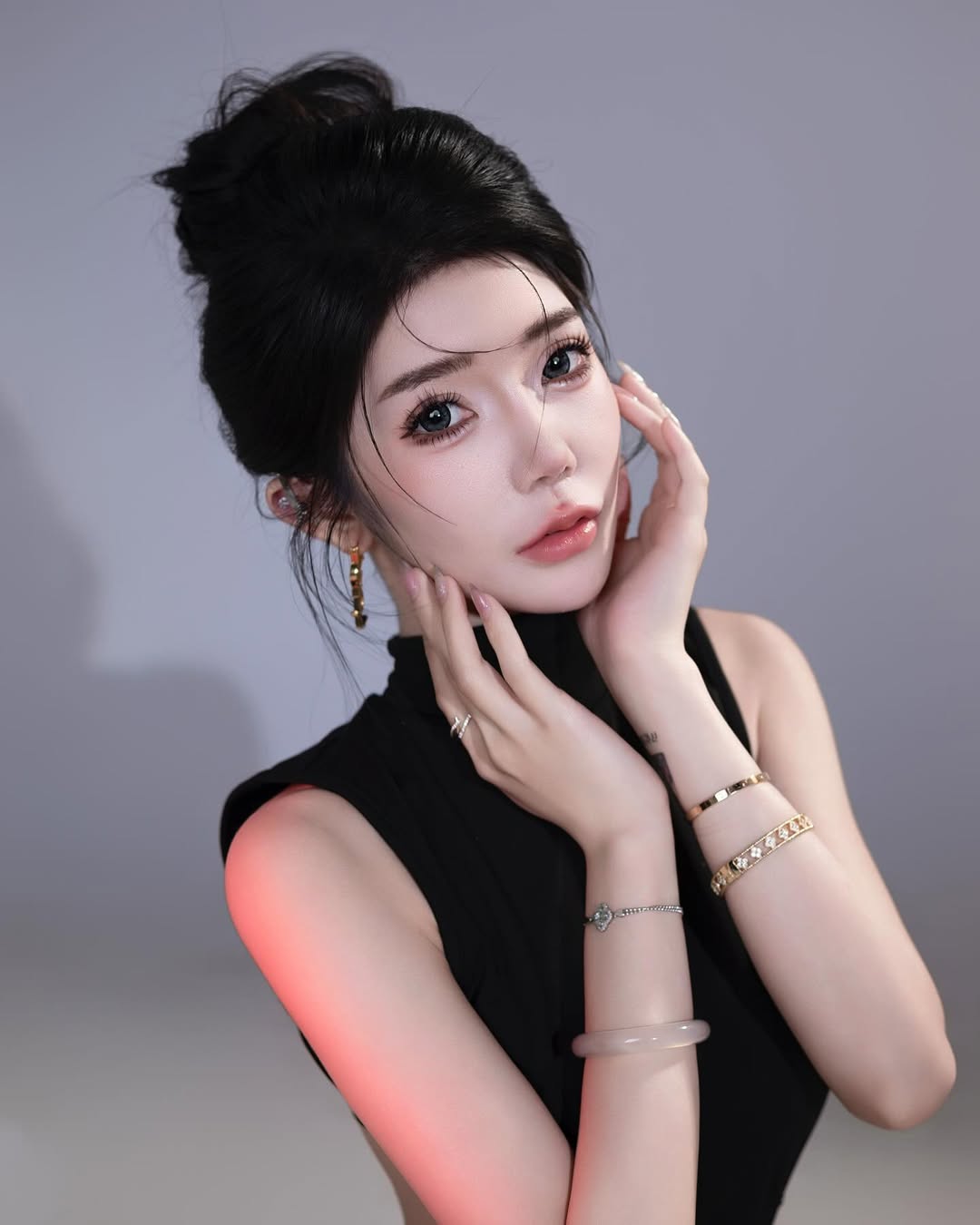 【正妹】茵茵模特黑色露背连衣裙写真，气质与魅力展露无遗！