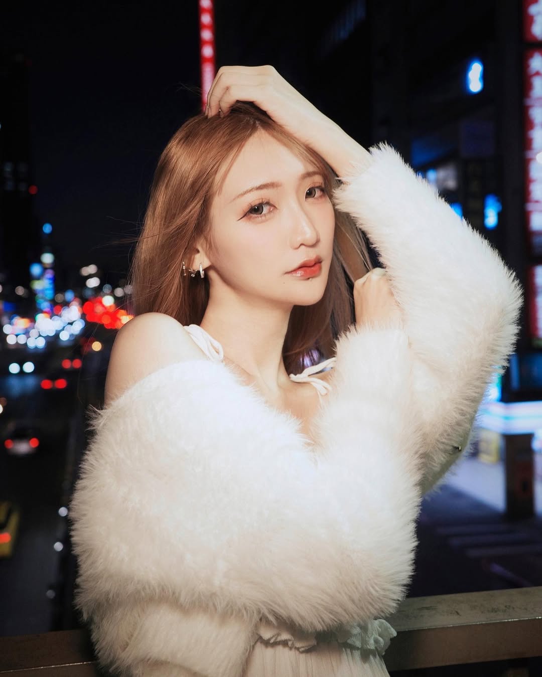 【正妹】Aki アキ天桥夜景街拍，优雅与性感完美地串联在了！