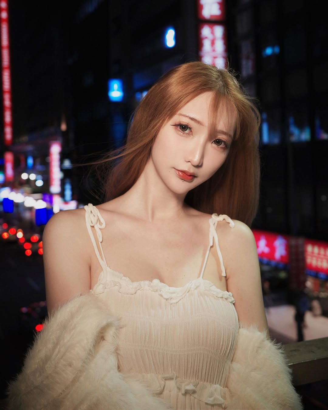 【正妹】Aki アキ天桥夜景街拍，优雅与性感完美地串联在了！