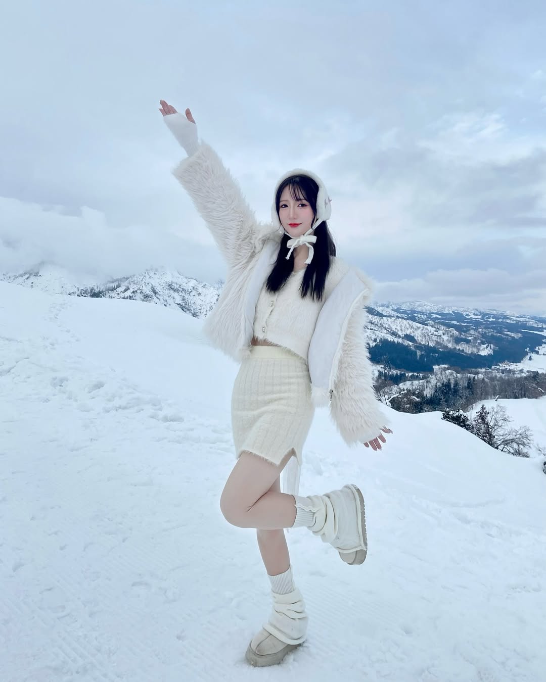 【正妹】Aki アキ冬天堆雪人美照，瞬间披上了梦幻的滤镜！