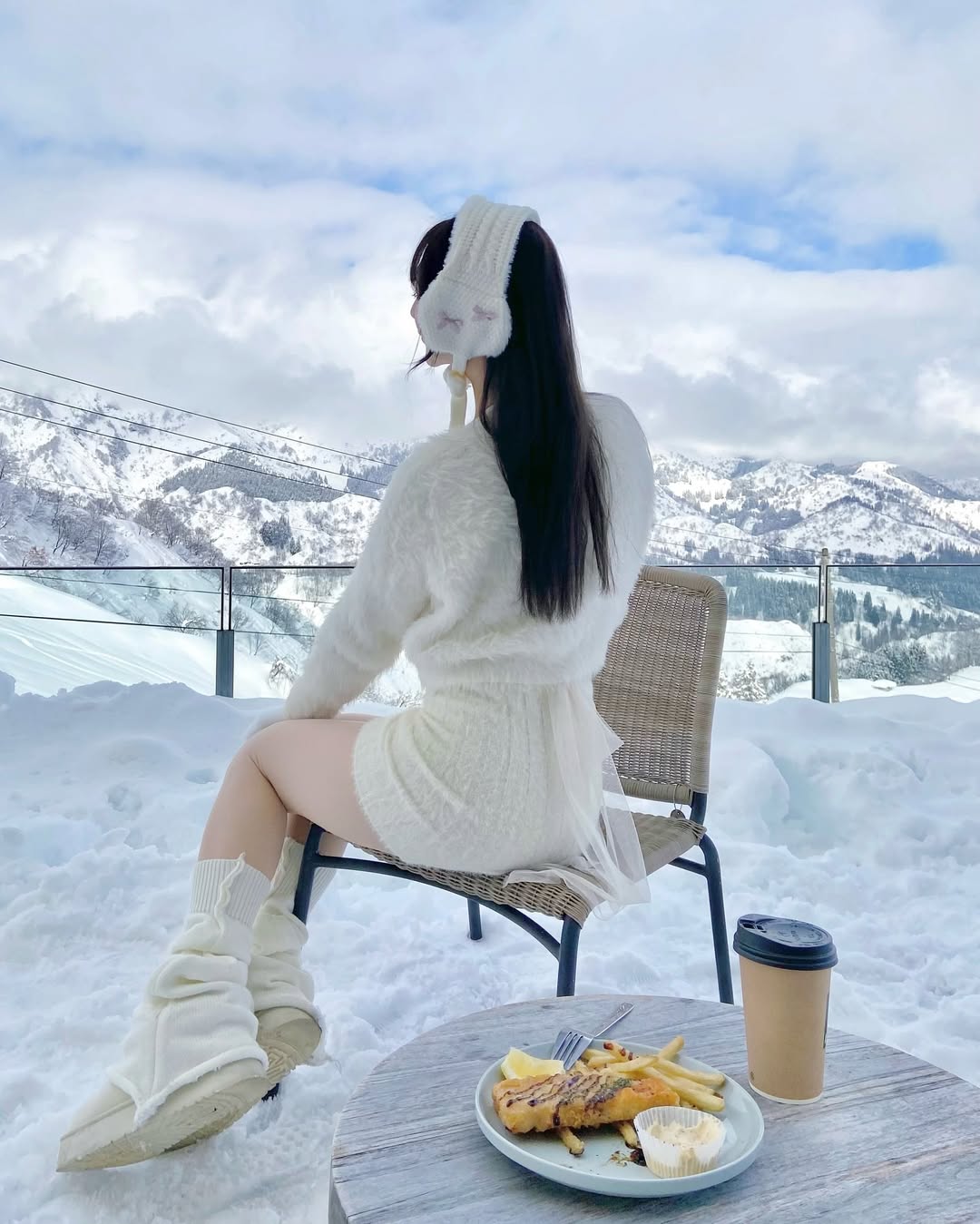 【正妹】Aki アキ冬天堆雪人美照，瞬间披上了梦幻的滤镜！