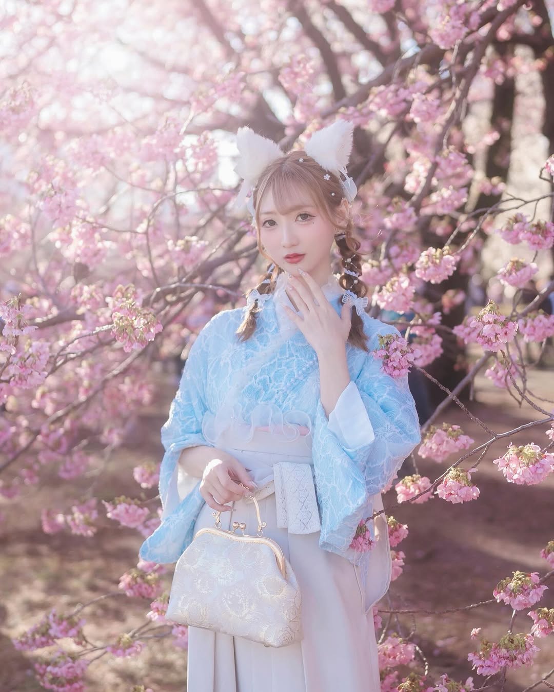 【正妹】Aki アキ日式服装樱花树下拍照，既温柔又甜美！