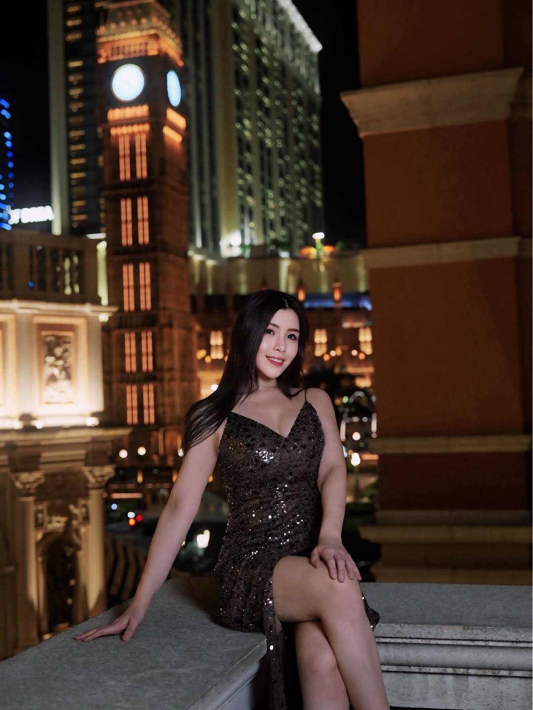 【正妹】蔡宥宥吊带晚礼服美照，眉宇间透出洒脱！