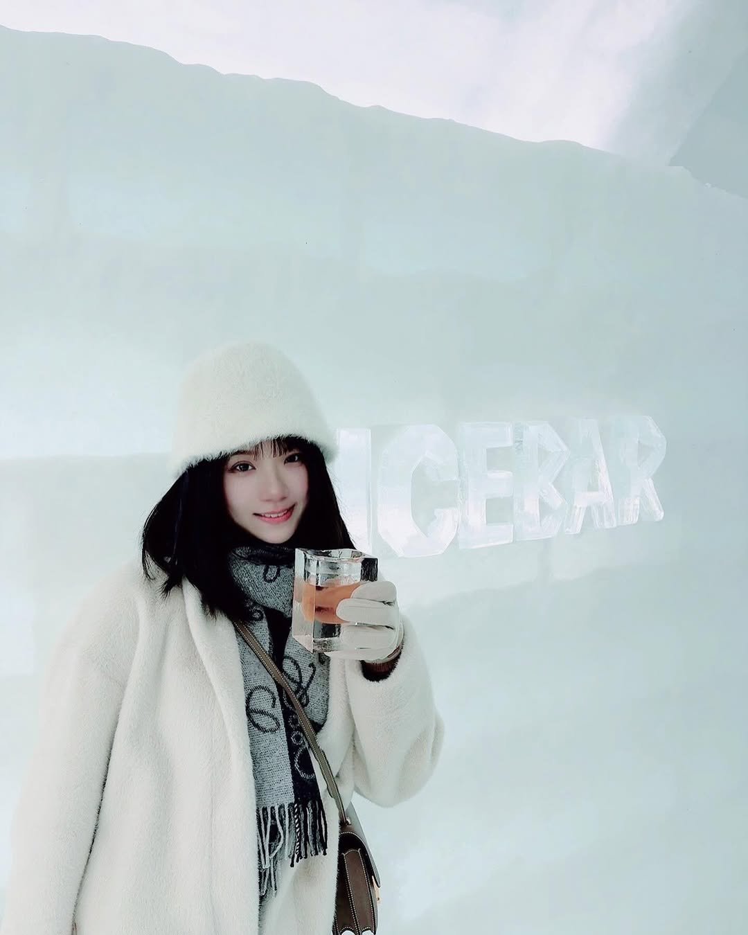 【正妹】宝7美丽雪景拍照，柔情亦可与独立同在！