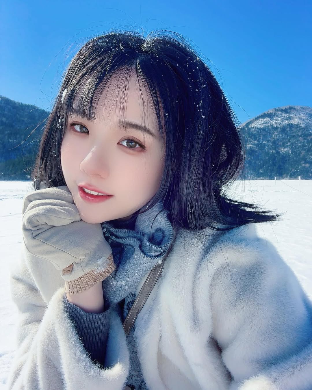 【正妹】宝7美丽雪景拍照，柔情亦可与独立同在！