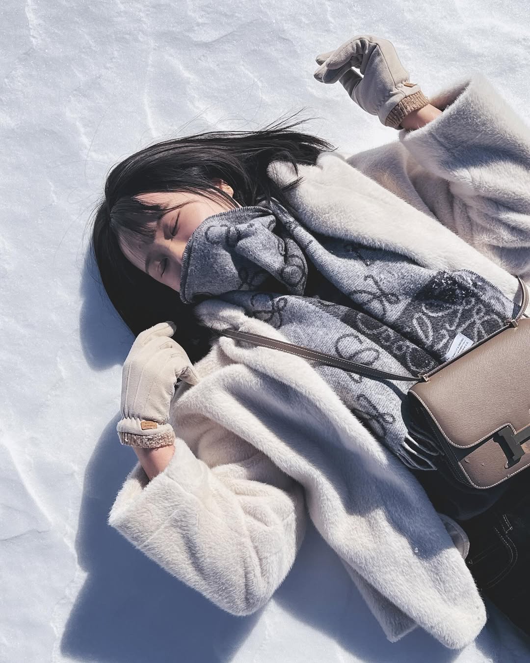 【正妹】宝7美丽雪景拍照，柔情亦可与独立同在！