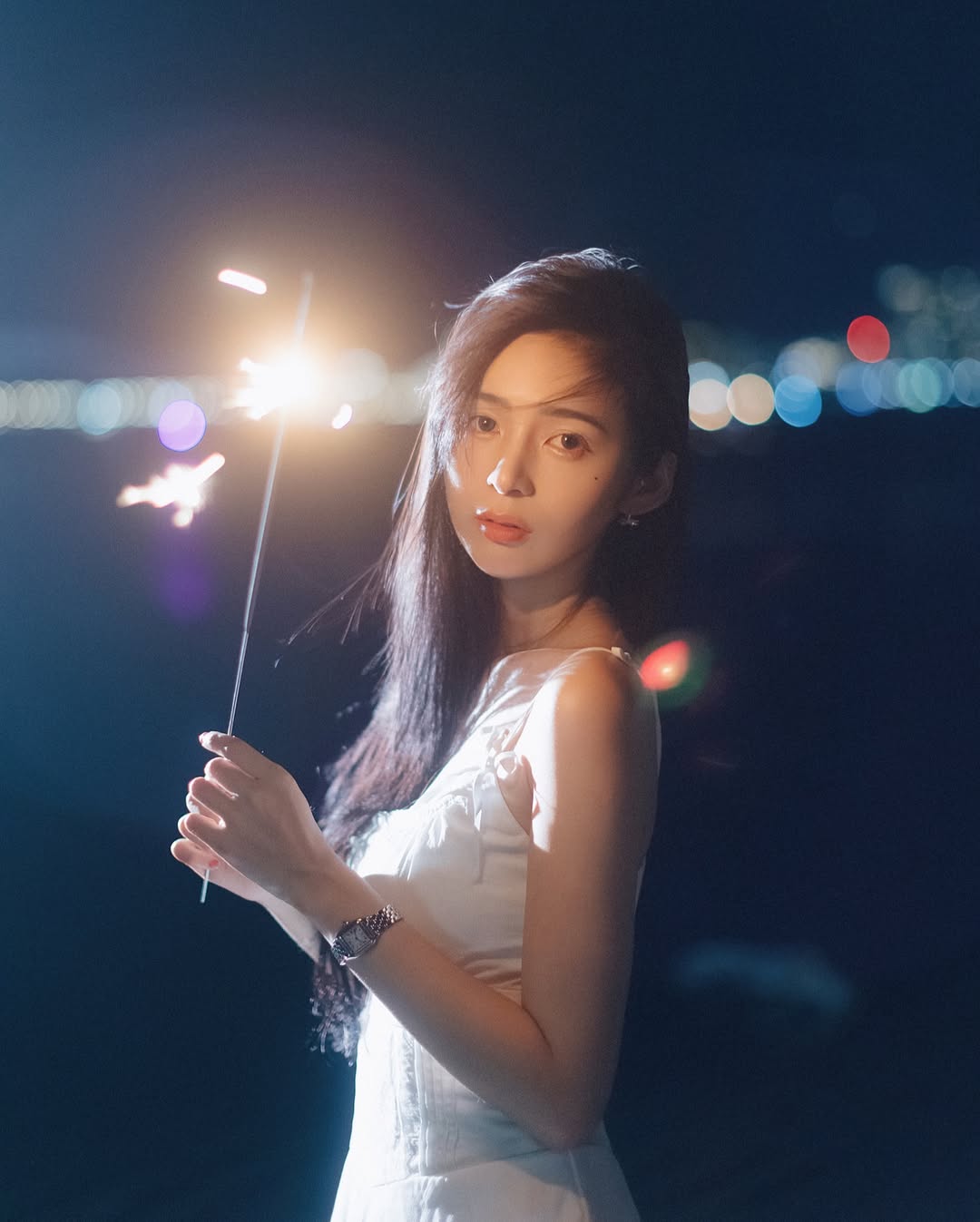【正妹】辰辰夜景烟花美照，甜美与端庄与气质感融合！