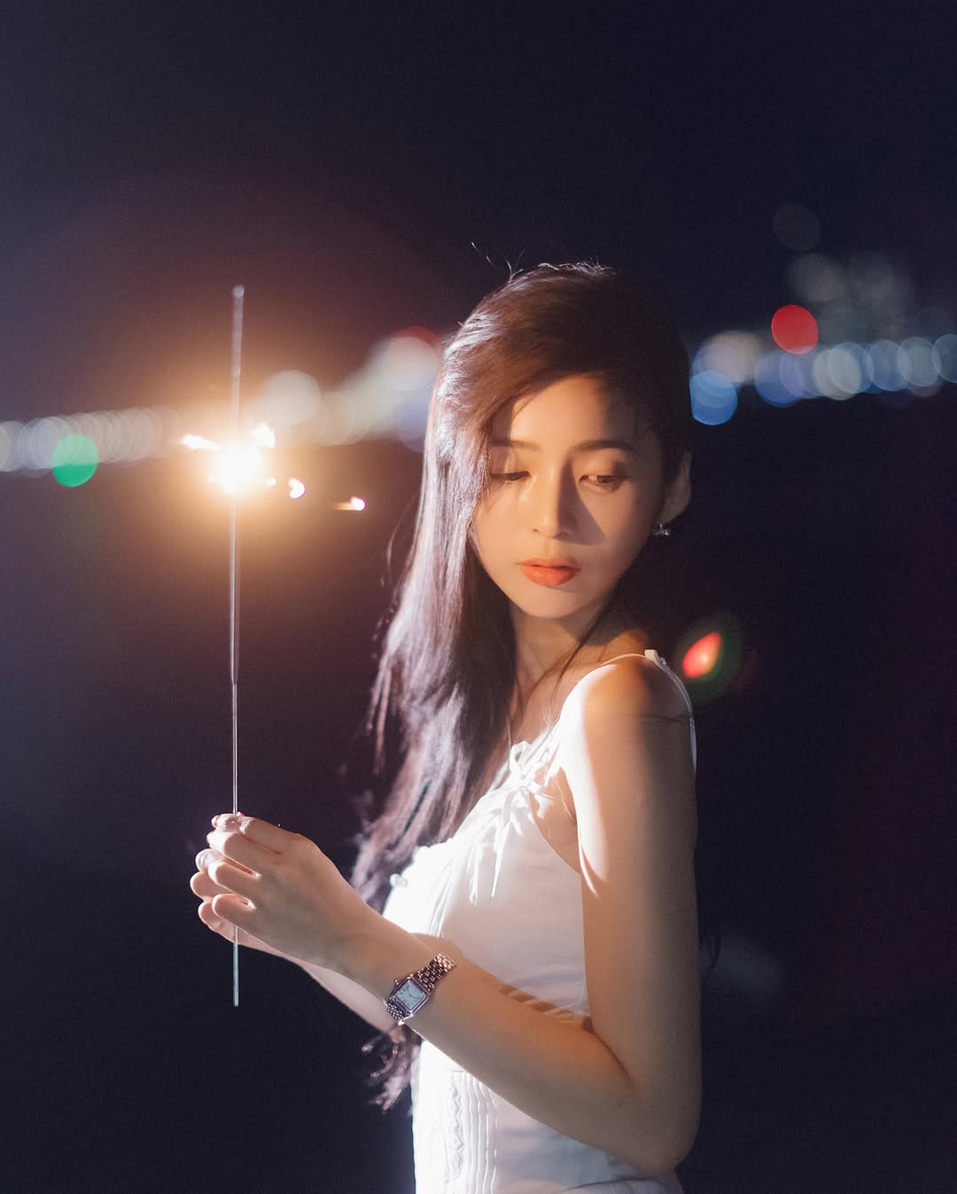 【正妹】辰辰夜景烟花美照，甜美与端庄与气质感融合！