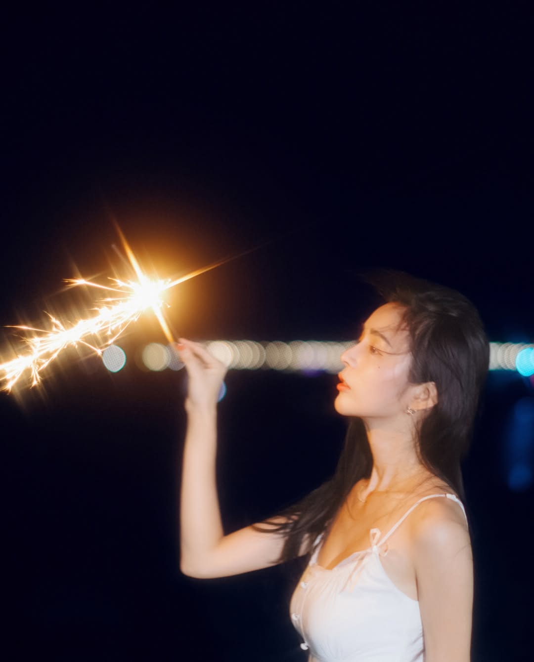 【正妹】辰辰夜景烟花美照，甜美与端庄与气质感融合！