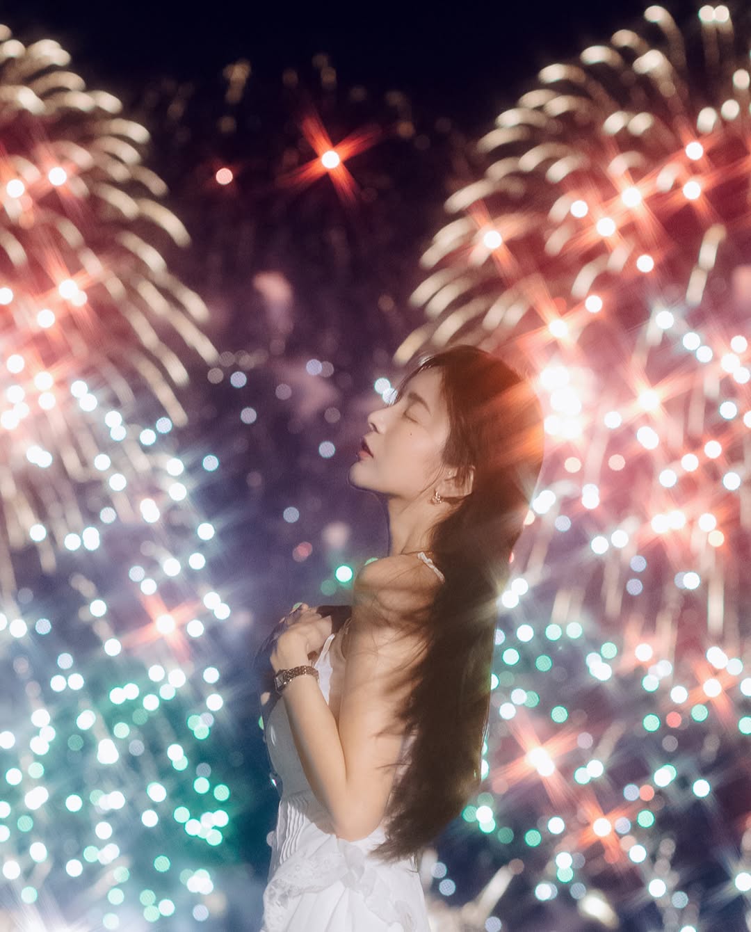 【正妹】辰辰夜景烟花美照，甜美与端庄与气质感融合！