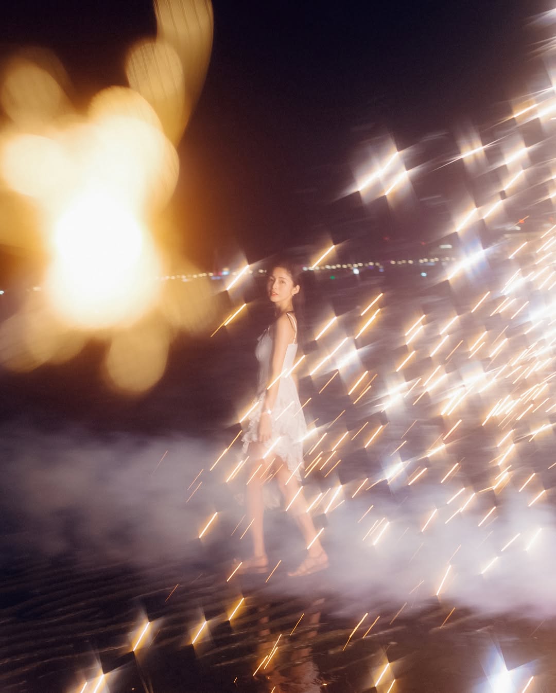 【正妹】辰辰夜景烟花美照，甜美与端庄与气质感融合！