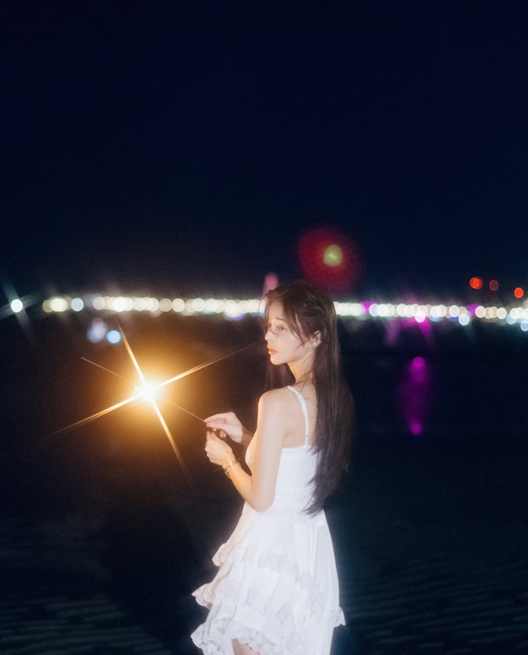 【正妹】辰辰夜景烟花美照，甜美与端庄与气质感融合！