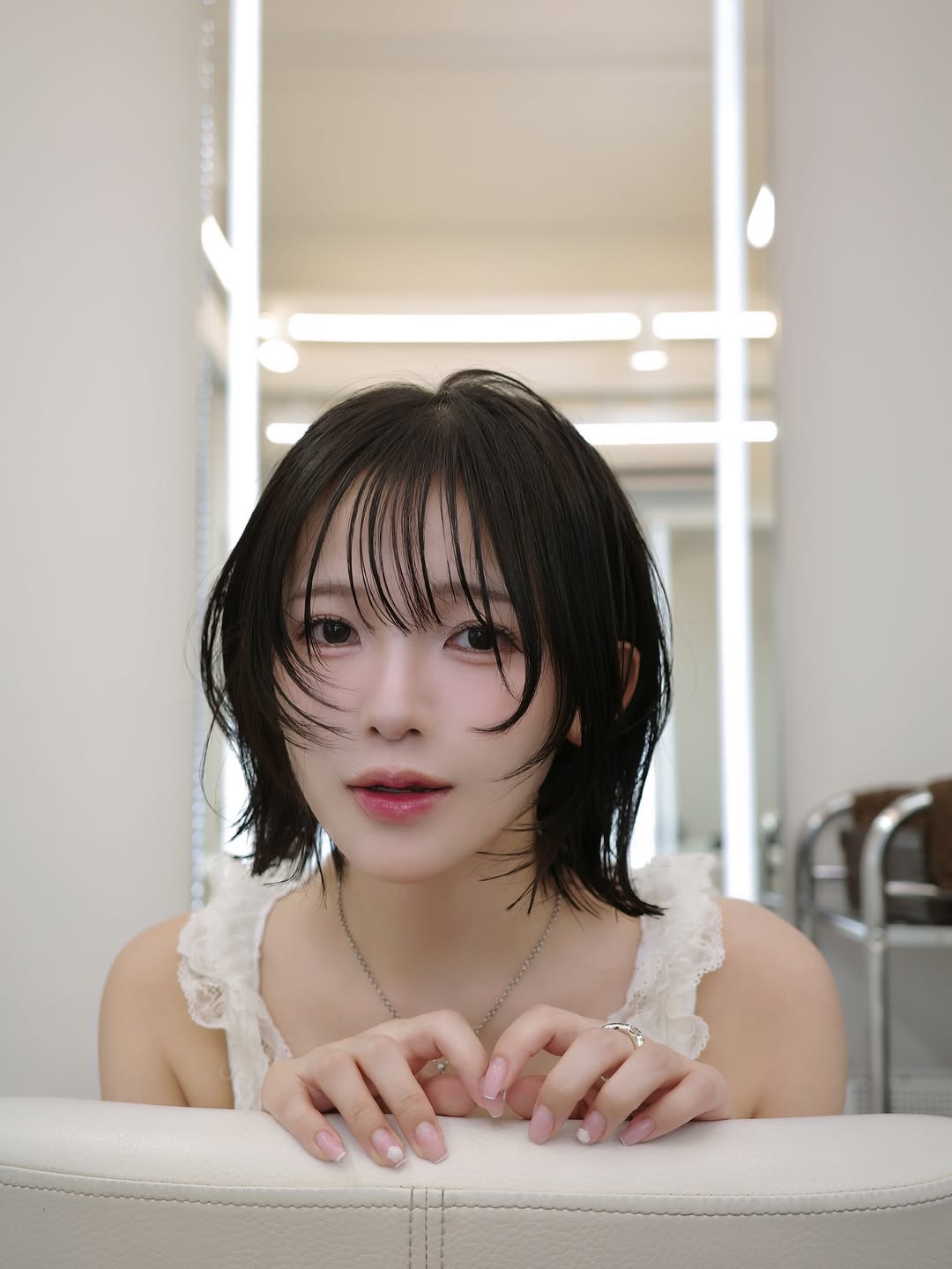 【正妹】天木じゅん理发店自拍超美，眼神与姿态之间童真的俏皮！