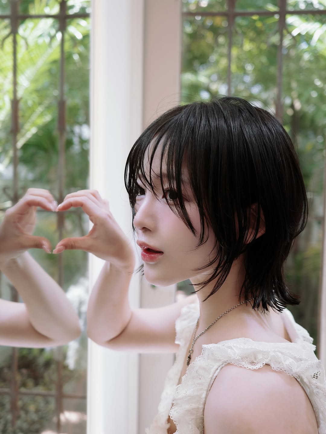 【正妹】天木じゅん理发店自拍超美，眼神与姿态之间童真的俏皮！