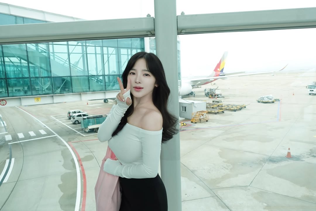 【正妹】天木じゅん机场自拍好迷人，甜美可亲的自拍风格！