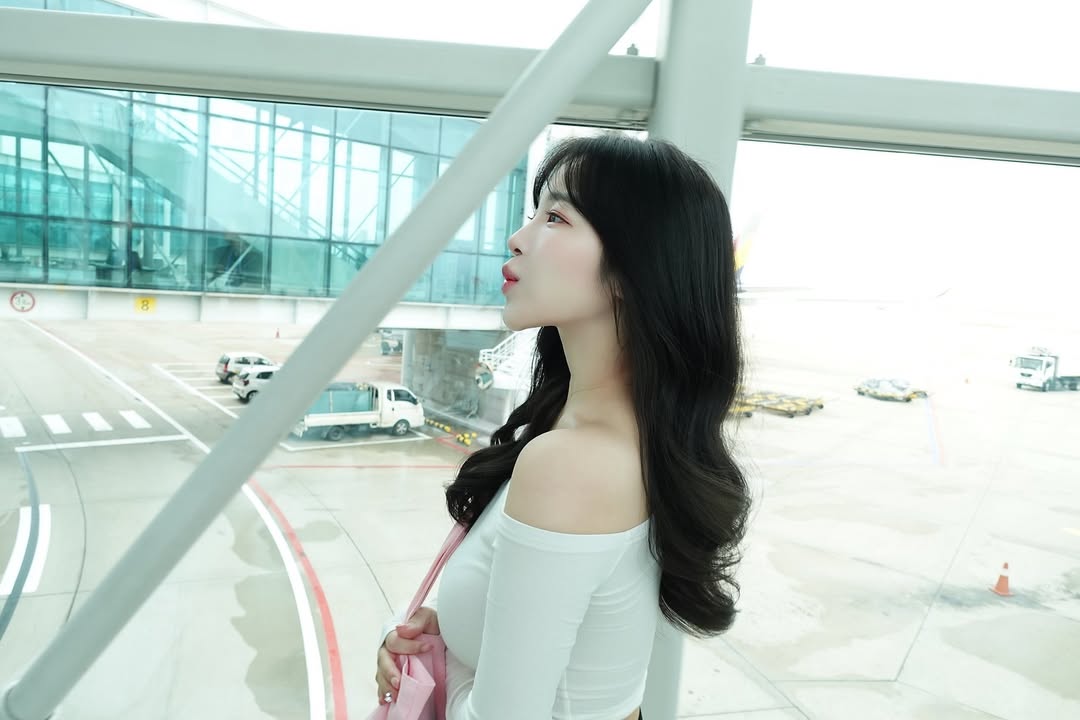 【正妹】天木じゅん机场自拍好迷人，甜美可亲的自拍风格！