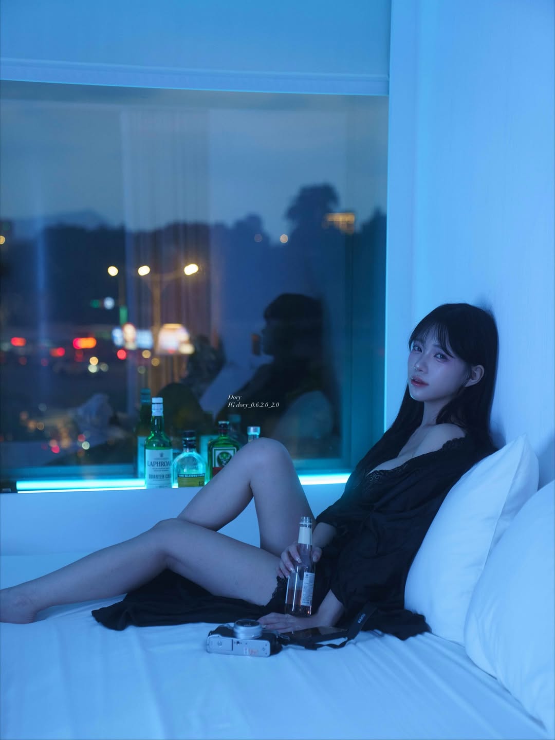 【正妹】Dory 夜晚独自饮酒写真，时尚不再是固定的模板！