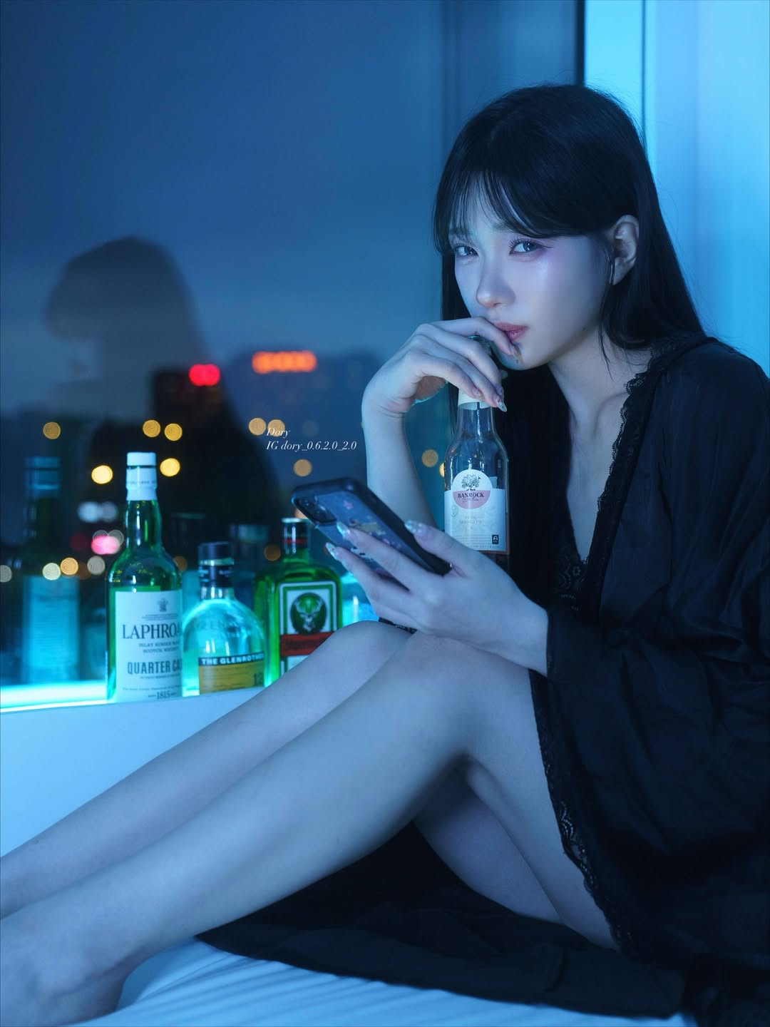 【正妹】Dory 夜晚独自饮酒写真，时尚不再是固定的模板！