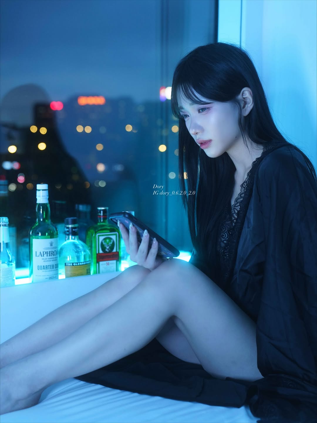 【正妹】Dory 夜晚独自饮酒写真，时尚不再是固定的模板！