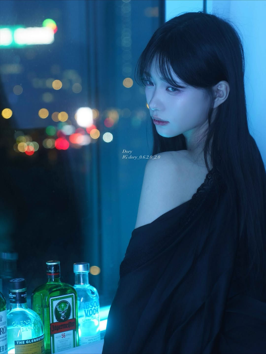 【正妹】Dory 夜晚独自饮酒写真，时尚不再是固定的模板！