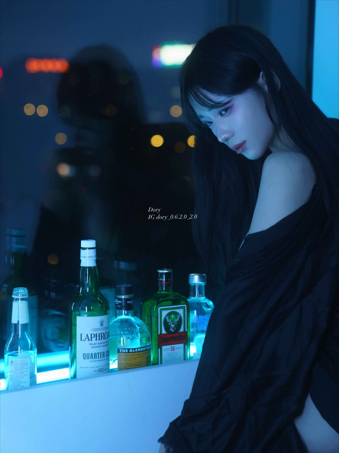 【正妹】Dory 夜晚独自饮酒写真，时尚不再是固定的模板！