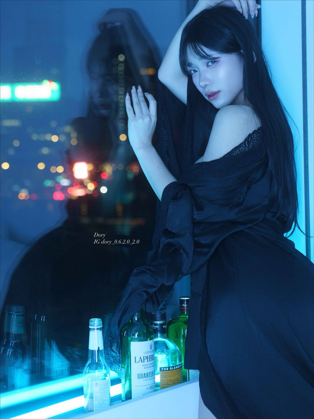 【正妹】Dory 夜晚独自饮酒写真，时尚不再是固定的模板！