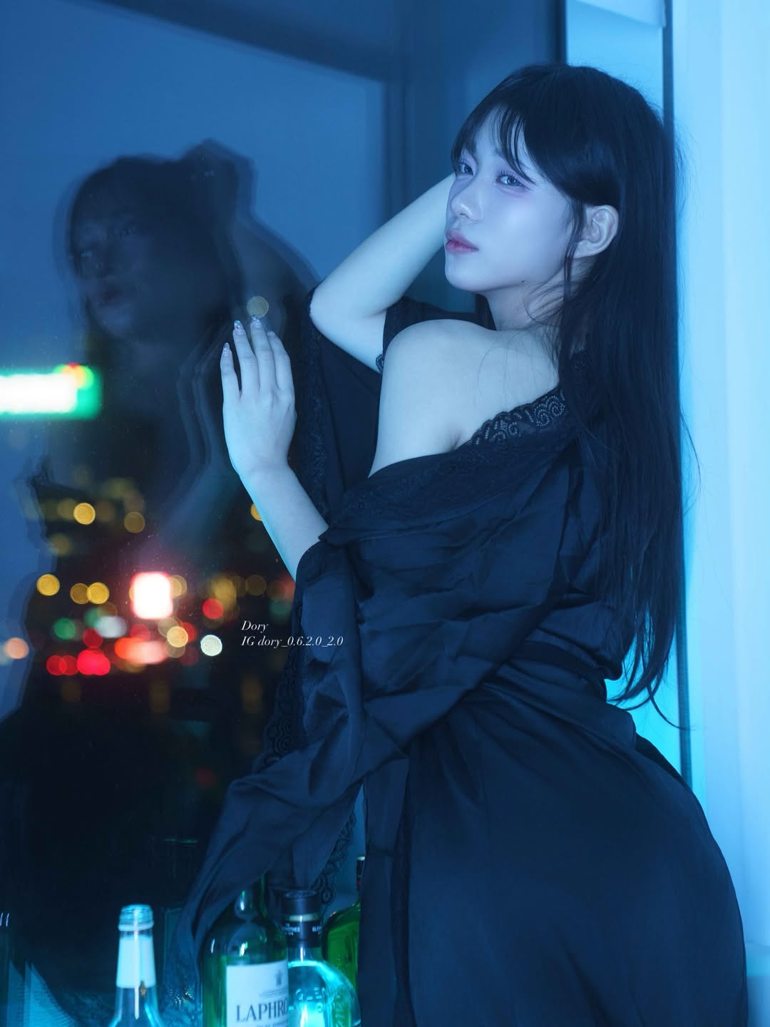 【正妹】Dory 夜晚独自饮酒写真，时尚不再是固定的模板！