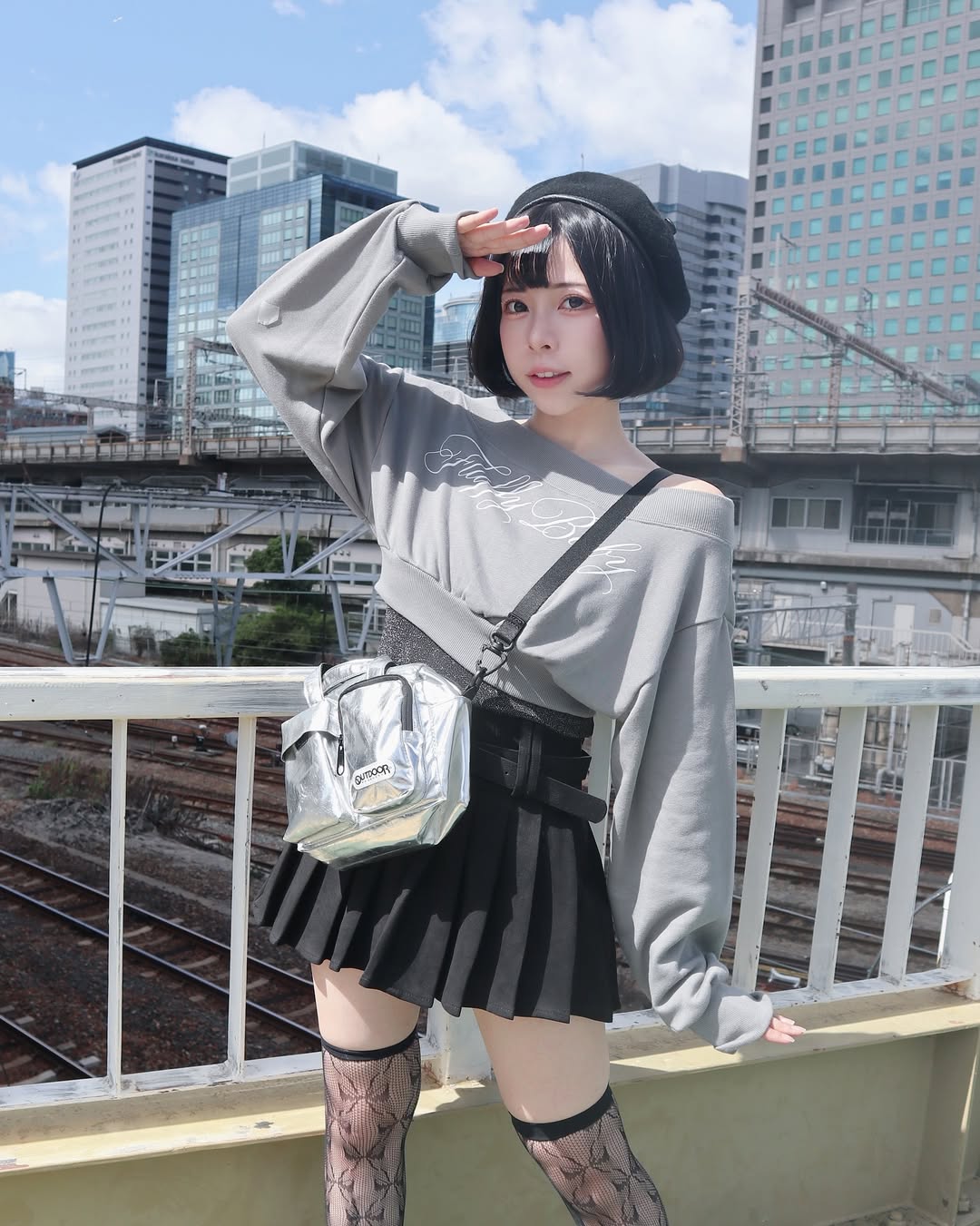 【正妹】Chubby糖 黑丝休闲装街拍，轻松的方式展现自我！