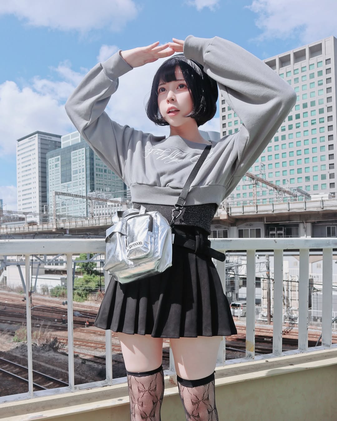 【正妹】Chubby糖 黑丝休闲装街拍，轻松的方式展现自我！