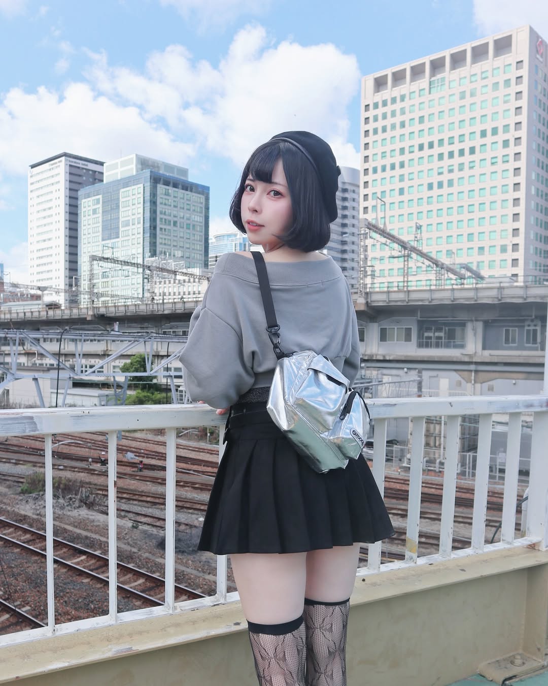 【正妹】Chubby糖 黑丝休闲装街拍，轻松的方式展现自我！